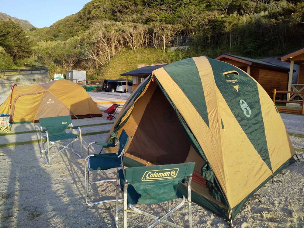 キャンプ場テントサイト利用風景